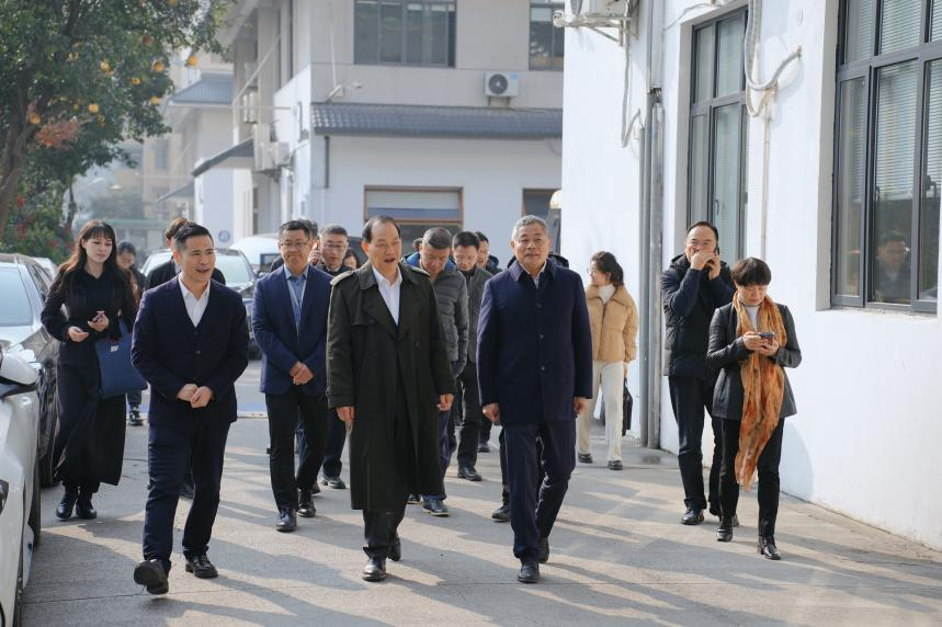 市政协党组副书记、副主席许明一行赴律威调解中心调研